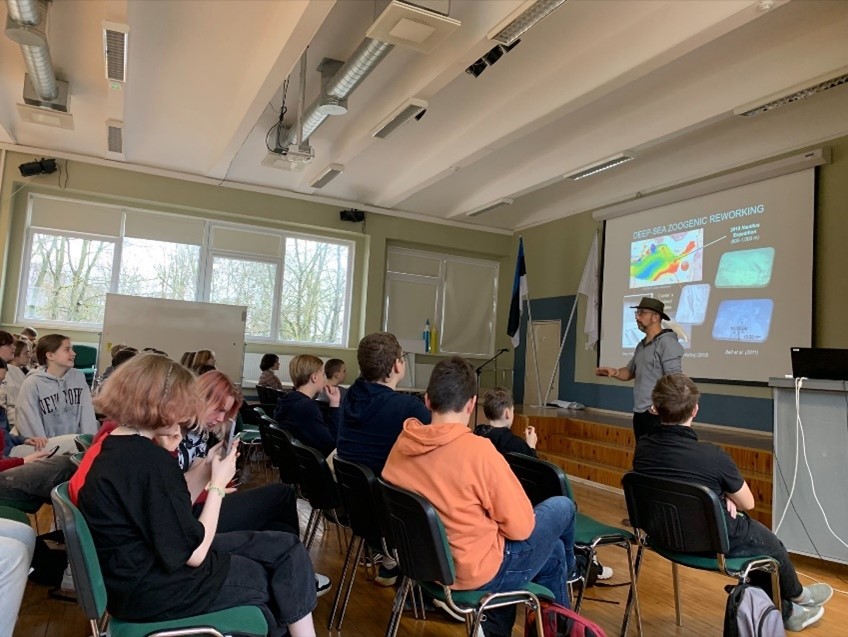 Presentation at the Narva Pähklimäe High School in Narva, November 2022
