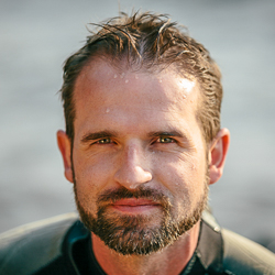 Headshot of Peter McIntyre